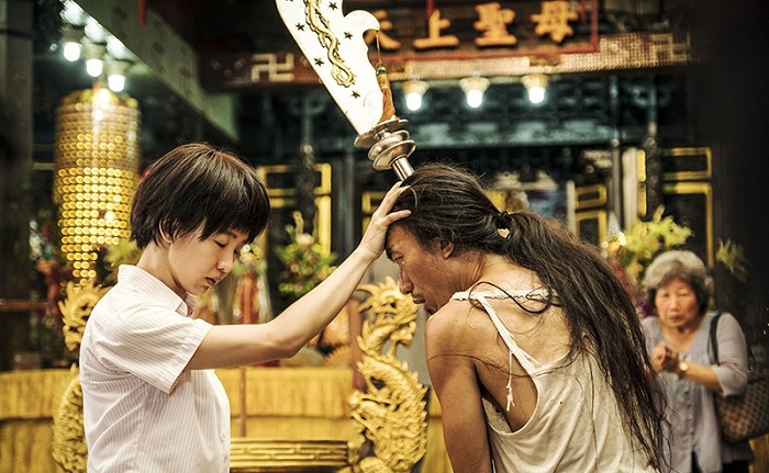 Thiếu Nữ Ngoại Cảm